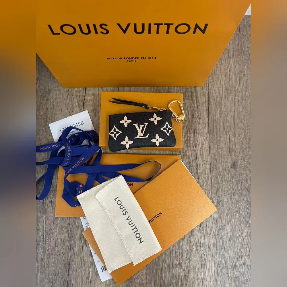 Louis Vuitton Key Pouch - Picture 2 of 11